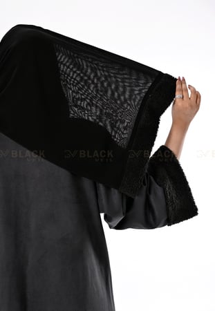 عباية كتف شتوية سوداء