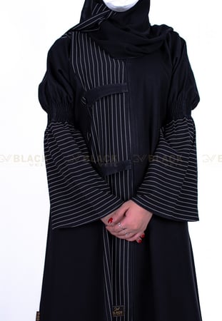 عباية كتف زرار بقماش حرير