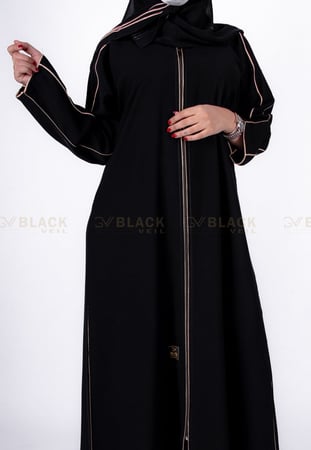 عباية كتف كريب ملكي باللون الذهبي