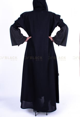 عباية كتف زرار بقماش حرير