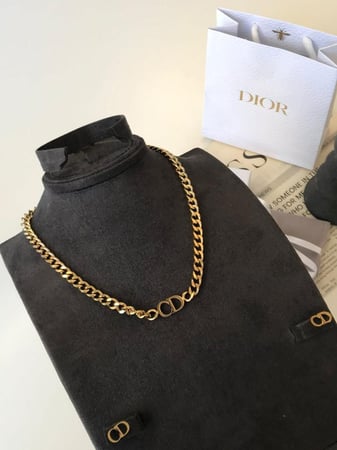 سلسال عنق نسائي ديور