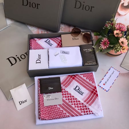 طقم رجالي من ديور صيفي