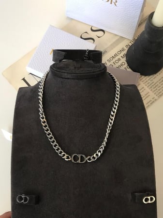 سلسال عنق نسائي ديور