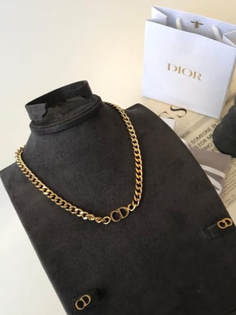 سلسال عنق نسائي ديور