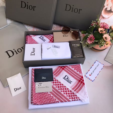 طقم رجالي من ديور صيفي