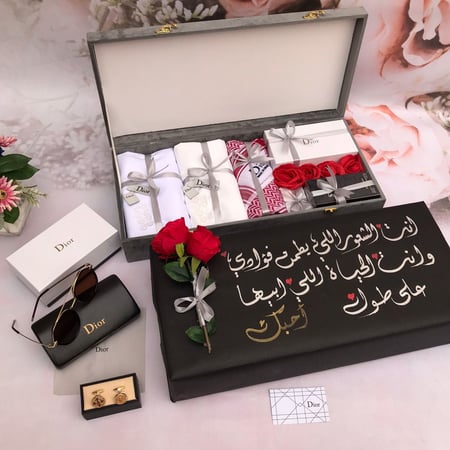 طقم من ديور رجالي