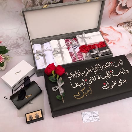 طقم من ديور رجالي