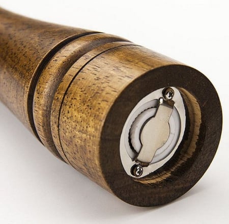 طاحونة كبيرة يدوية للبهارات من خشب البلوط