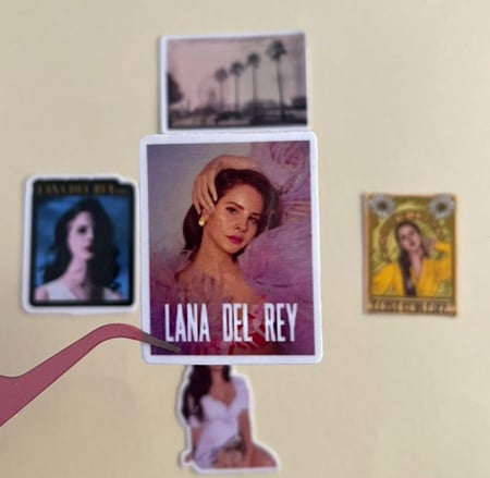 ستيكرات lana del rey