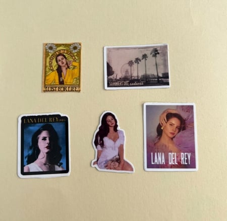 ستيكرات lana del rey