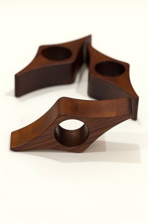 مثبت الصفحات الخشبي