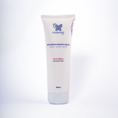 كريم اليوريا لترطيب الجسم
