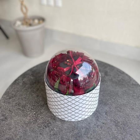 صندوق ابيض بالزينة