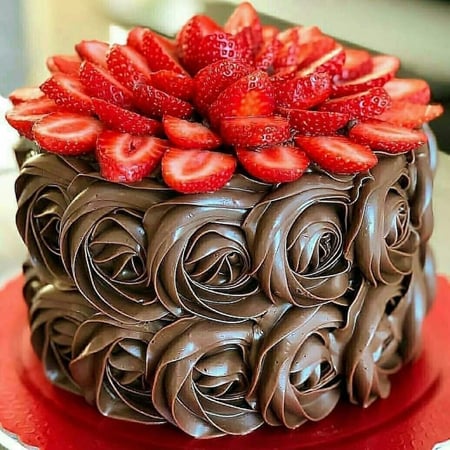 كيكة شوكلاته مع فراولة