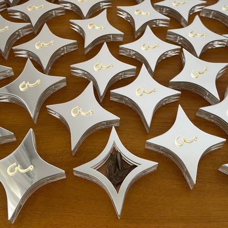 علب نجوم بغطاء مرايا فارغة