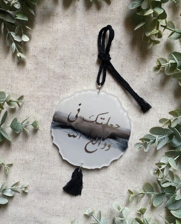 تعليقة سيارة شكل متعرج رماديات واسود وحبل اسود