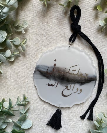 تعليقة جاهزة شكل متعرج رمادي واسود وخيوط اسود