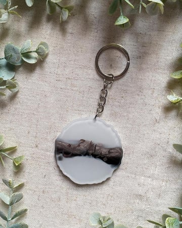 ميدالية مفاتيح شكل متعرج رماديات واسود