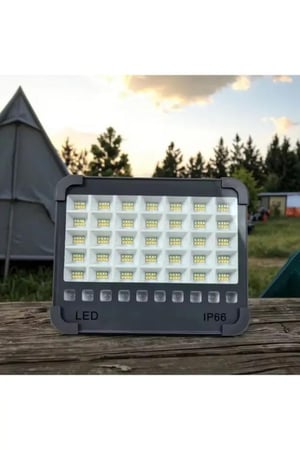 كشاف LED بالطاقة الشمسية قابل لإعادة الشحن (الوان متعددة) صغير