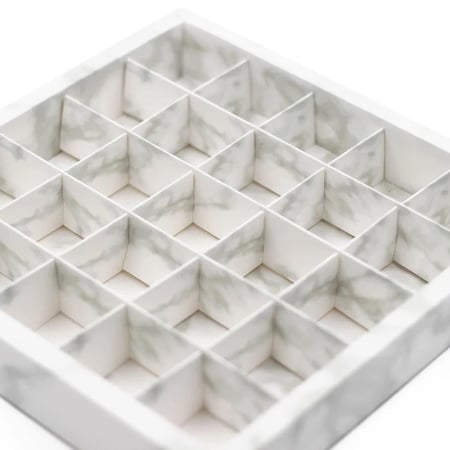 علب ورقية بنافذة