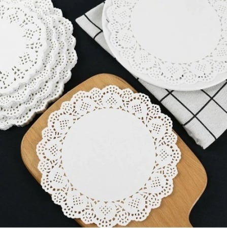 ورق دانتيل دائري أبيض