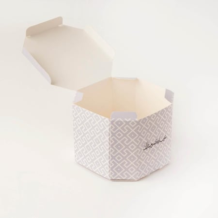 علب كرتون فاخرة للعيديات بتصميم بنفسجي أنيق وشريطة قماشية للمناسبات