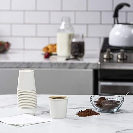 اكواب ورقيه بيضاء للقهوة