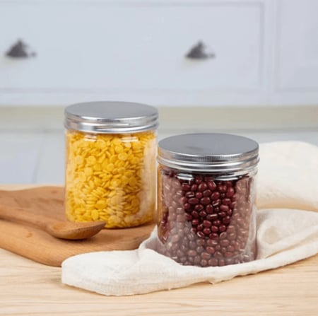 علب بغطاء فضي للبهارات