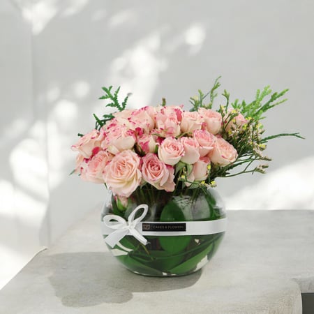 فازة ورد أنيقة