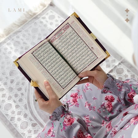 مصحف مخمل بالأسم- عنابي