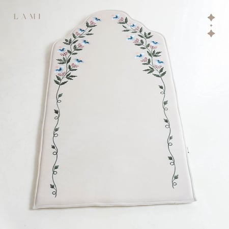 سجادة صلاة همس الأزهار ابيض