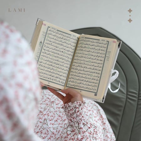 مصحف مخمل بالأسم- ابيض