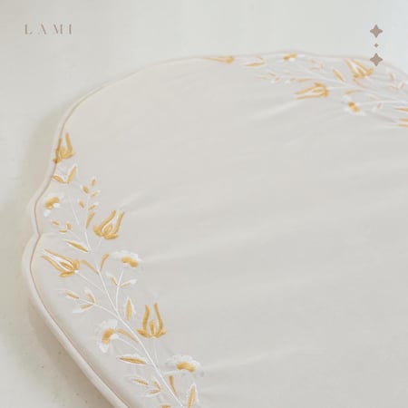 سجاد بتلات الذهب