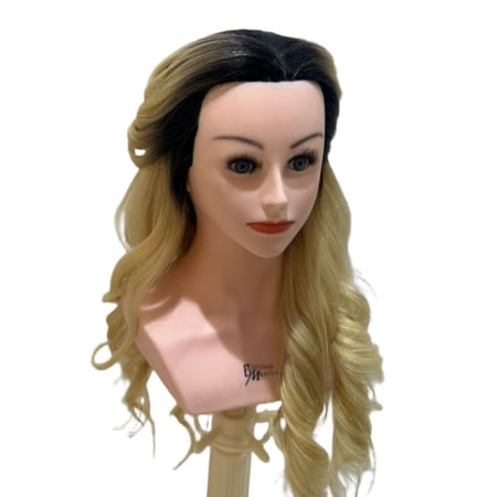 مانيكان روسي جذور مصبوغة