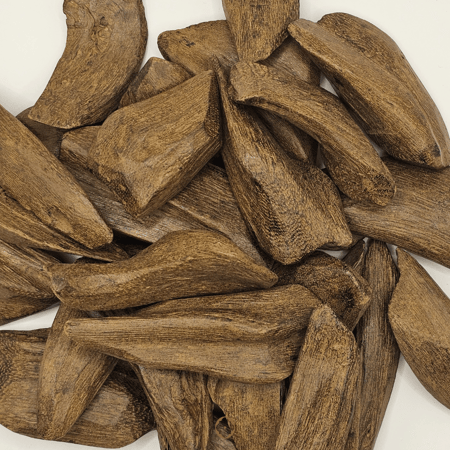 سبحة بكلايت أنيقة مع أوقية ونصف من عود المروكي وربع تولة دهن عود ترات