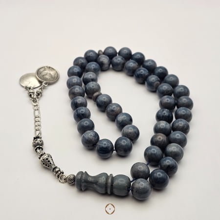 سبحة بكلايت أنيقة مع أوقية ونصف من عود المروكي وربع تولة دهن عود ترات