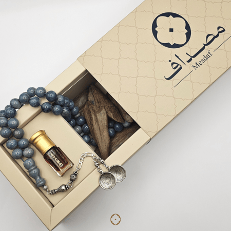 سبحة بكلايت أنيقة مع أوقية ونصف من عود المروكي وربع تولة دهن عود ترات