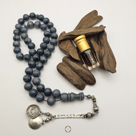 سبحة بكلايت أنيقة مع أوقية ونصف من عود المروكي وربع تولة دهن عود ترات