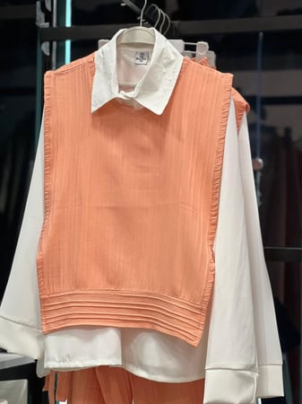 سوت خروج بناتي بالوان مختلفة