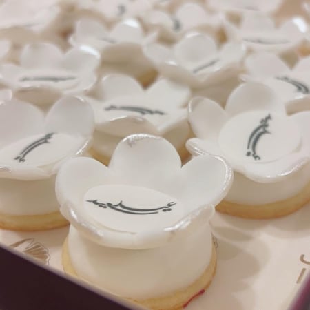 24 ميني كوكيز الورد (فقط لداخل الريآض مع مندوب )