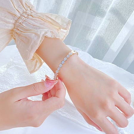 اسوارة الحب روز قولد من Rony&Qafa