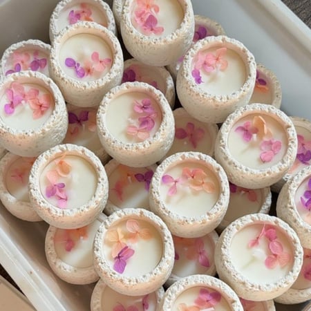 شمعة بقالب حجري