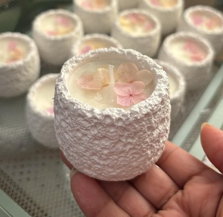 شمعة بقالب حجري