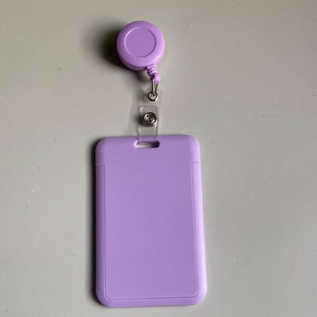 حامل بطاقة مع بروش