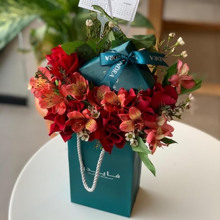 سلسال فايندرا منسق بالزهور