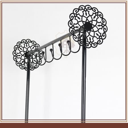 رف معدني لون أسود بتصميم مبتكر لعرض الملابس