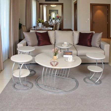 طقم طاولات خشب أبيض شبيه الرخام بقاعدة حديدة 5 قطع