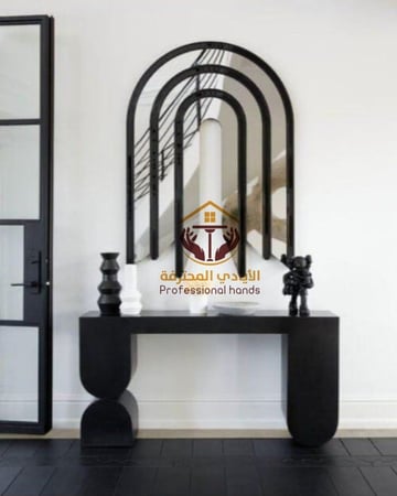 طاولة مدخل كونسول مع مرآة ديكور – تصميم متناسق يضفي فخامة على المساحة