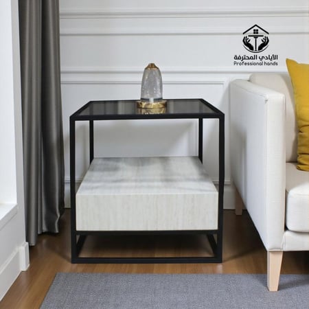 طاولة جانبية