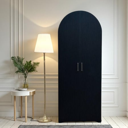 دولاب عبايات بلون اسود